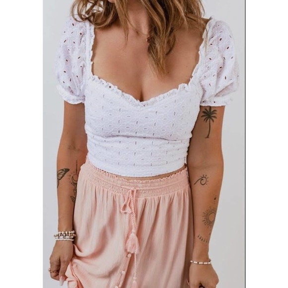 Boutique Tops - Nwt White Lace Crochet Puff Sleeve Crop Top